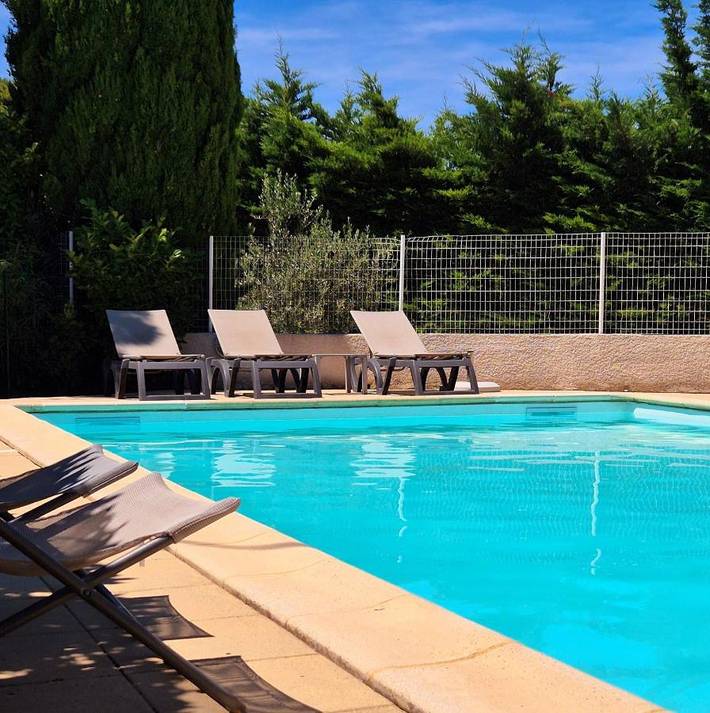 Hôtel pour 2 personnes, avec terrasse ainsi que piscine et jardin