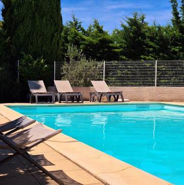 Hôtel pour 2 personnes, avec terrasse ainsi que piscine et jardin à Châteauneuf-du-Rhône