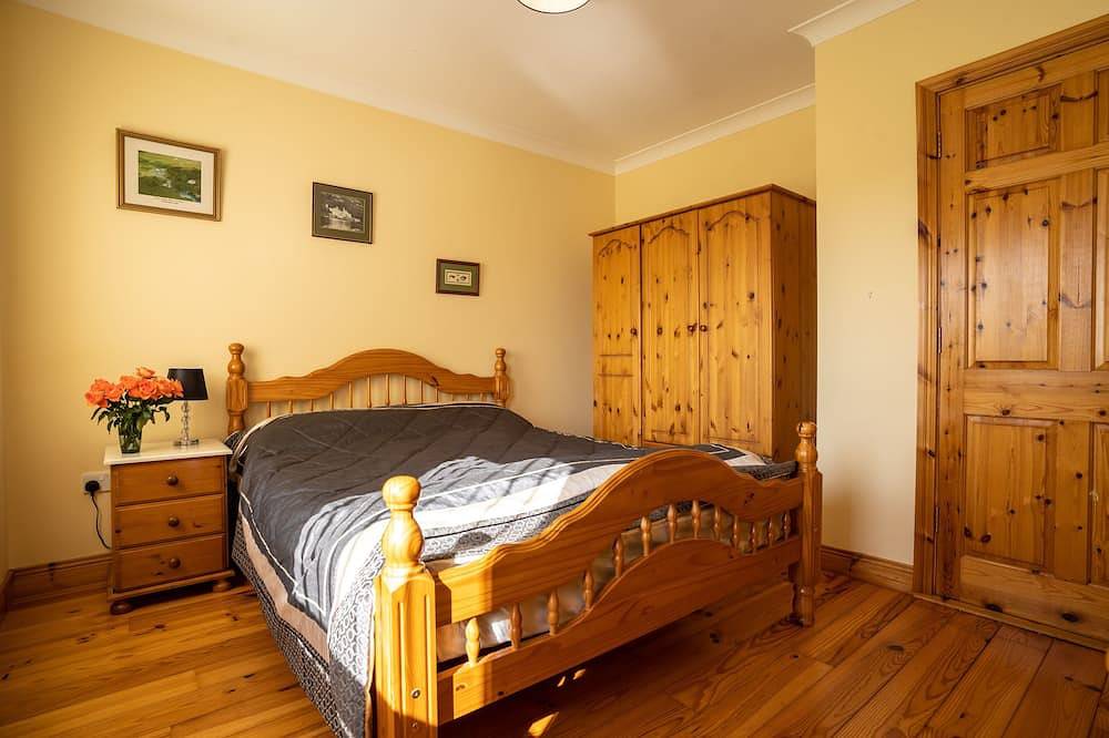 Brownstown Lodge - Fishing Lodge & Country House m. Seeblick u. Alleinlage, Wifi in Castlebar, County Mayo