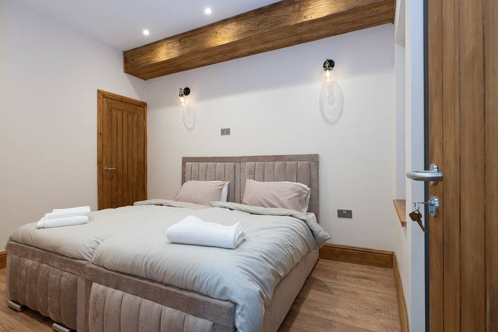 Tranquil Stoke-on-Trent 4bed, 2 Bath, Parking in Stoke-on-Trent, Midlands