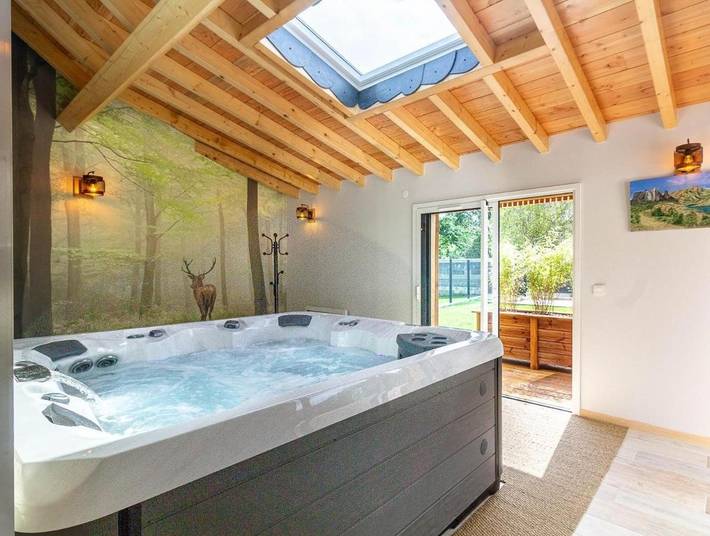 Location de vacances pour 8 personnes, avec Jacuzzi et Terrasse ainsi que Jardin et Vue dans Loucrup