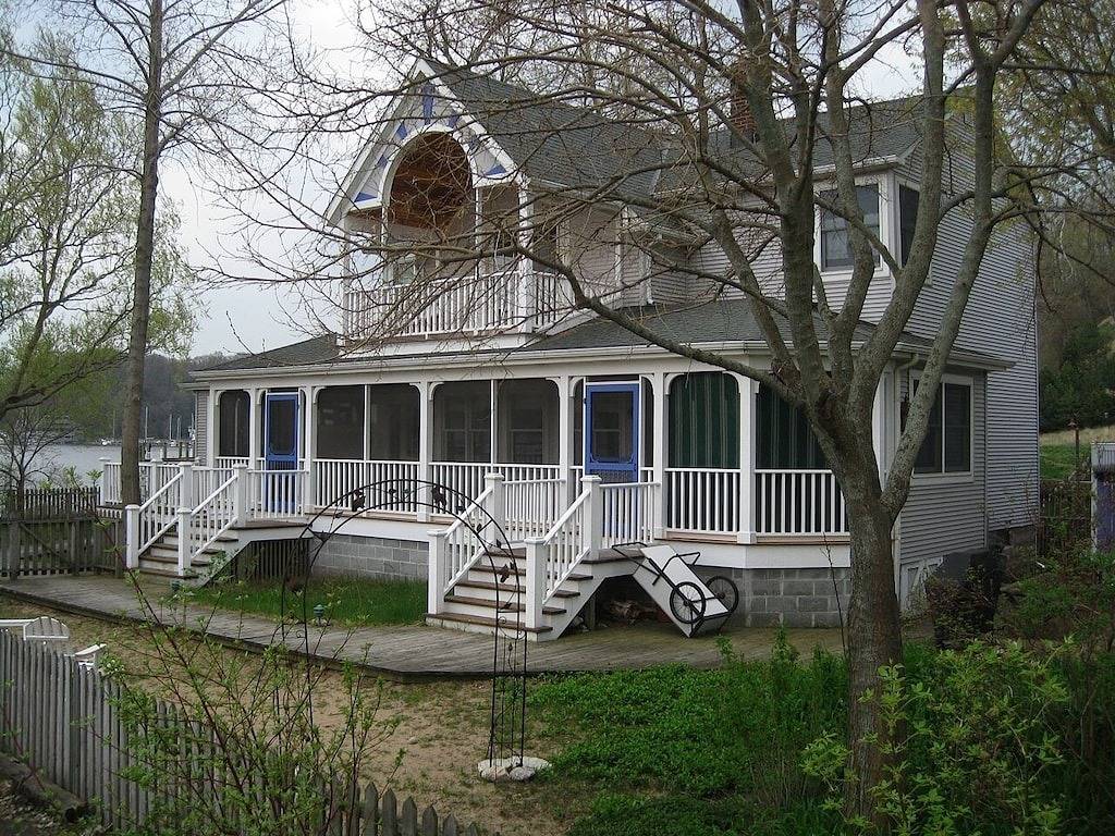 Ganze Wohnung, Macatawa Waterfront bei 'Big Red' / Cottage Living für 2 Personen in Macatawa, Michigansee