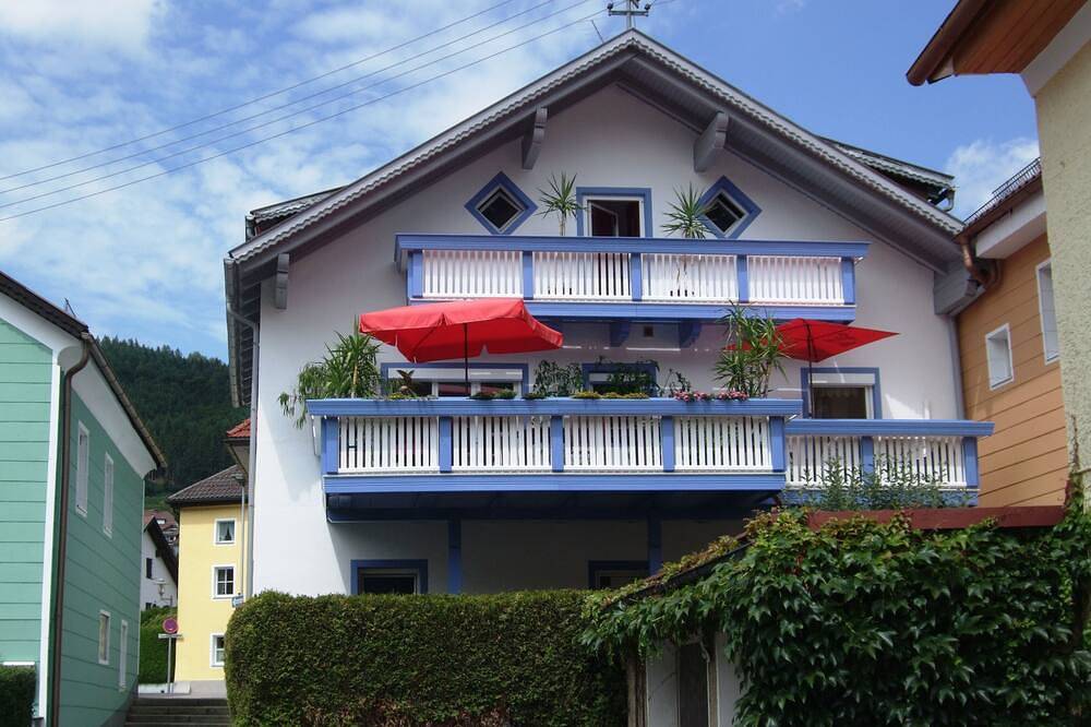 Ganze Wohnung, Ferienwohnung Örtl 7, zentrale Lage, an Donauuferpromenade & Radweg Passau-Wien in Obernzell, Ostbayern
