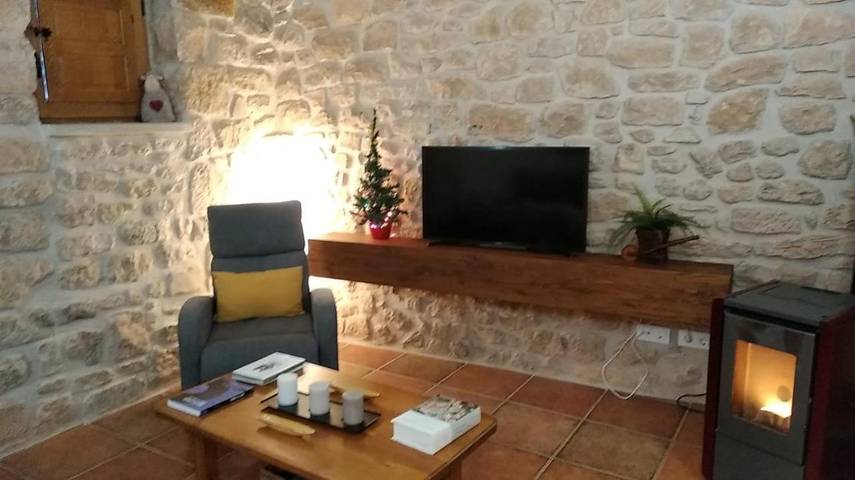 Location de vacances pour 6 personnes, avec piscine ainsi que vue et terrasse dans Garrigues - 4