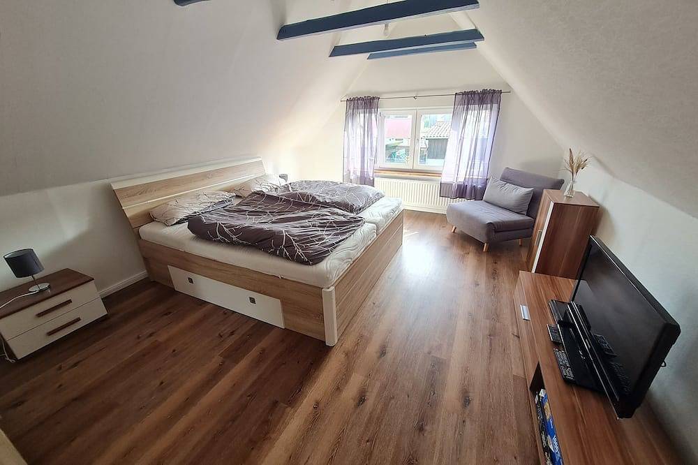 Ganze Wohnung, Dachgeschosswohnung - Erholung mit Waldblick in Mustin, Naturpark Lauenburgische Seen