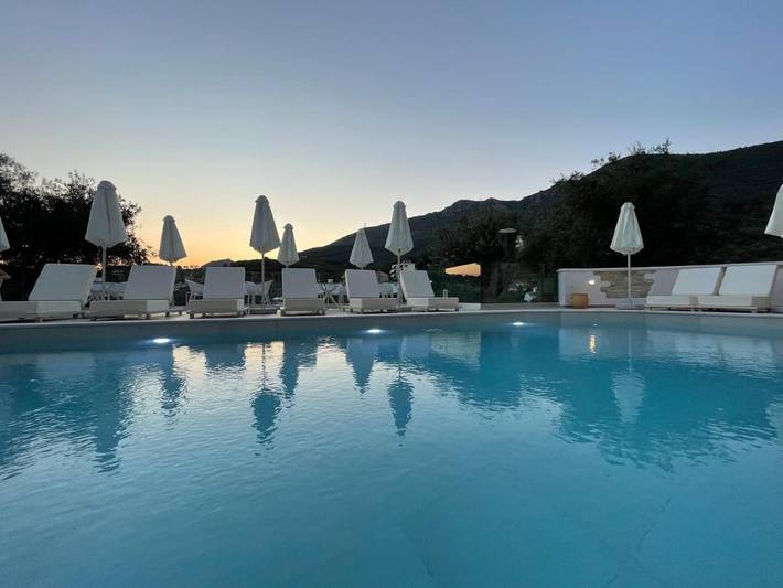 Apartment for 4 people, with view and garden as well as pool in Parga