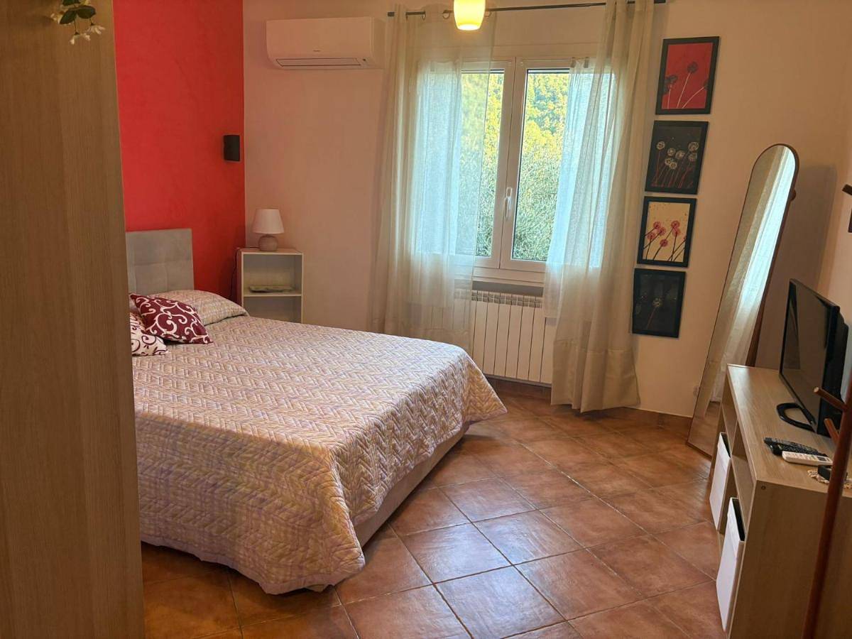 Appartement entier, La porta del sole appartamento nell'oliveto in Seborga, Riviera di Ponente