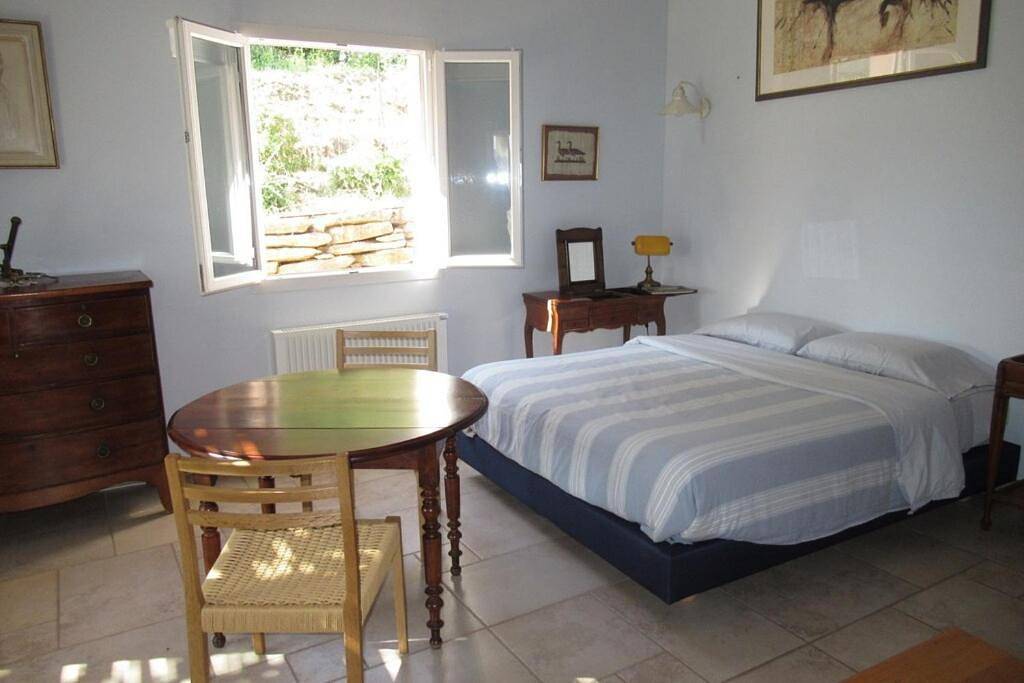 Budget Double Room in Pierrefeu-du-Var, Côte méditerranéenne (France)