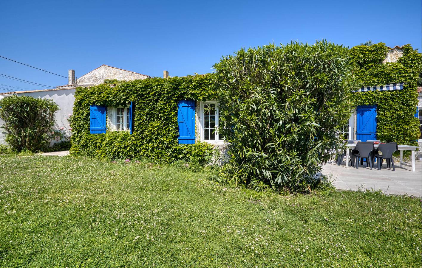 Cozy Apartment with Parking and Garden 2.5km from Plage de la Brée in Saint-Denis-d'Oléron, Côte de Beauté