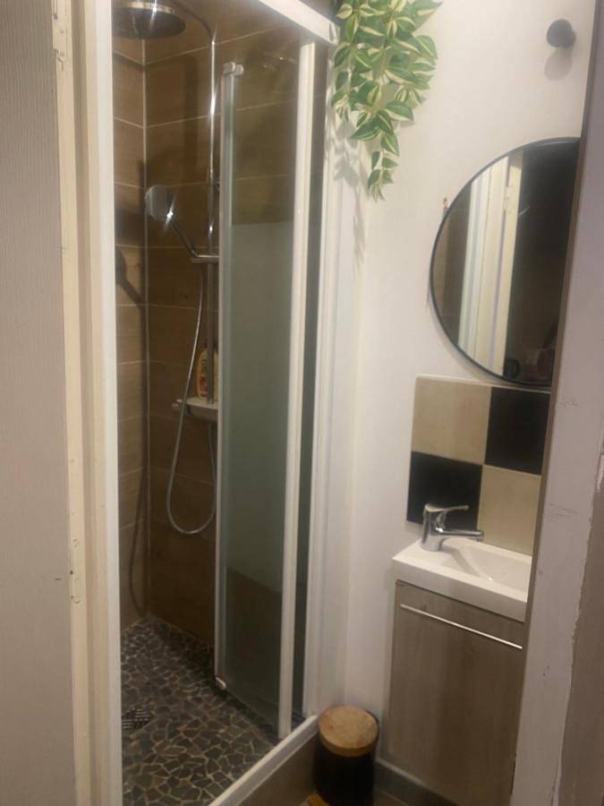 Double Room with Private Bathroom in Martigues, Côte méditerranéenne (France)
