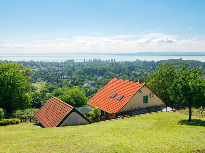 Ferienhaus für 4 Personen, mit Terrasse und Seeblick sowie Garten am Balaton - 2