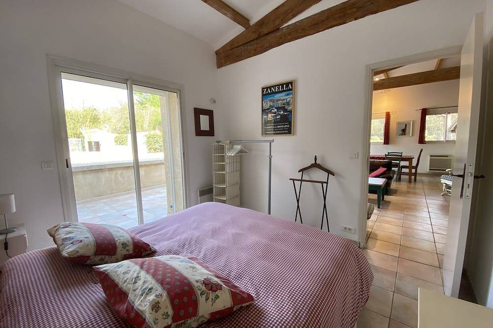 Proche de Lourmarin, maison avec jardin clos dans domaine oléicole. in Cadenet, Parc naturel régional du Luberon