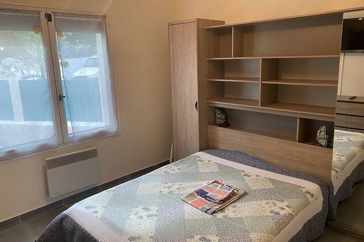 Villa Casita Juan les Pins, climatisée, jardin, à 10 min à pied des plages in Antibes, Côte méditerranéenne (France)
