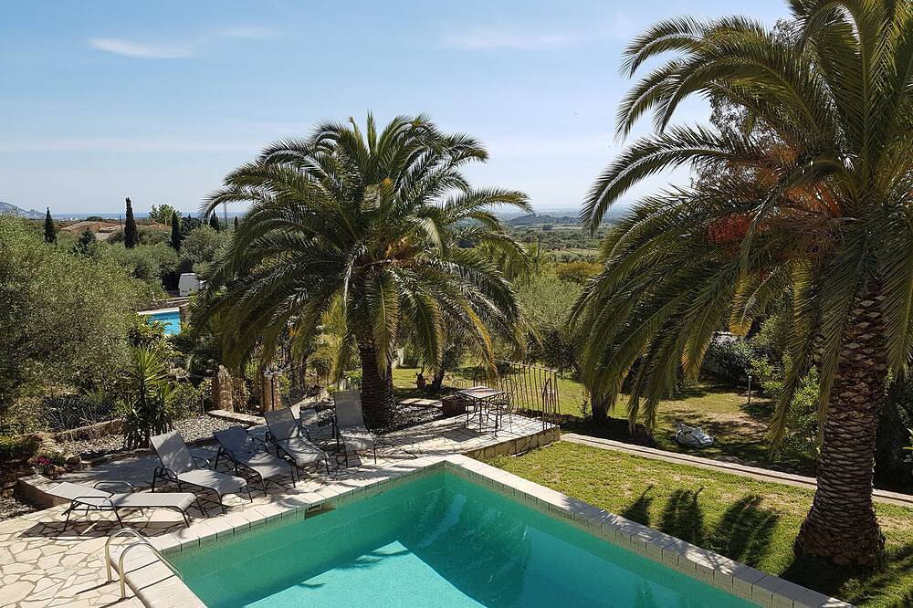 Ruhige Villa mit Pool, Meerblick, Boccia, Garten, Wlan, Parkplatz in Palau-saverdera, Oberampurien