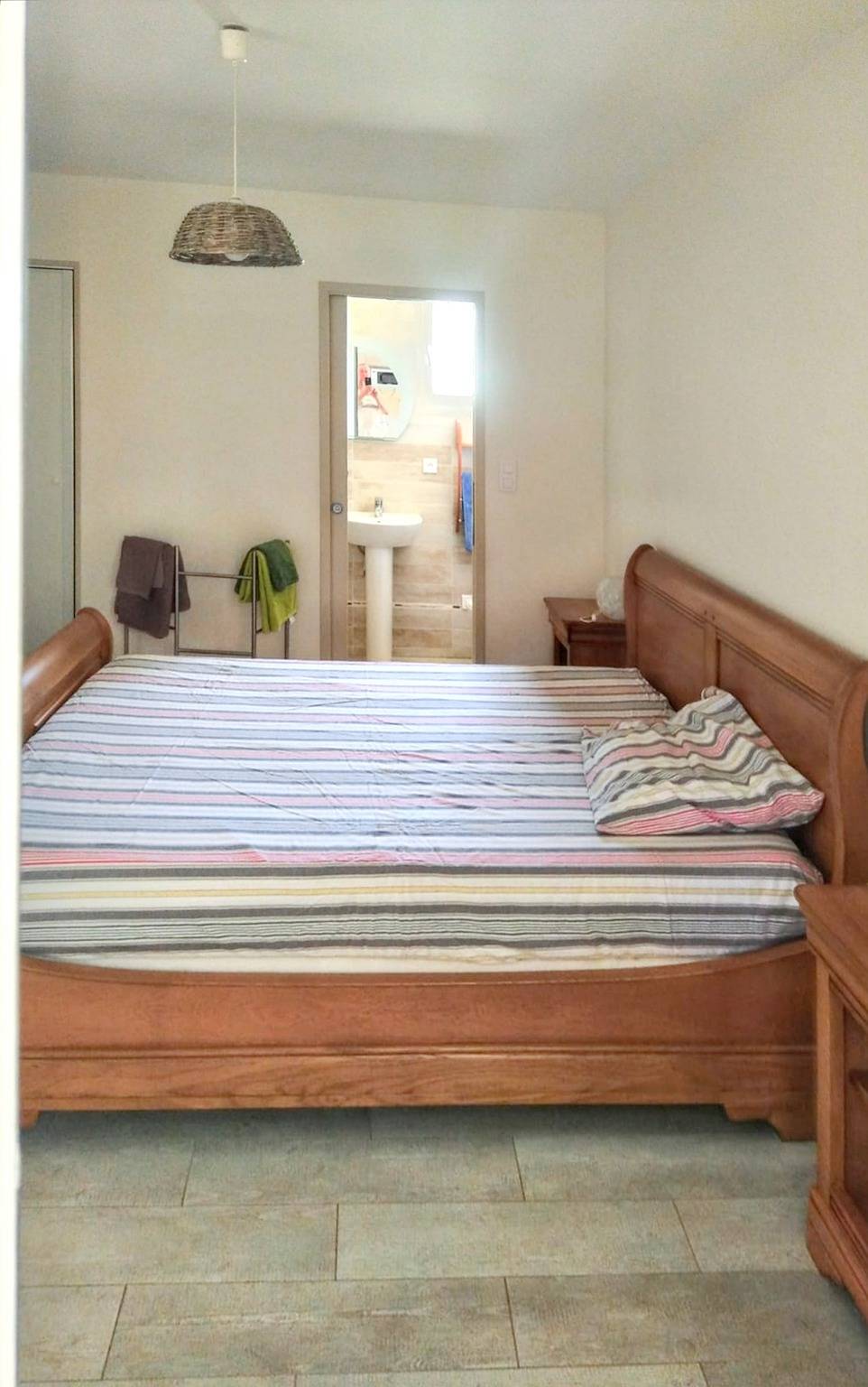 Casa cómoda con vistas a la montaña en Nant, piscina compartida in Nant, Parc naturel régional des Grands Causses