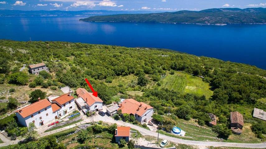 Ferienhaus für 5 Personen, mit Terrasse und Garten sowie Pool und Ausblick