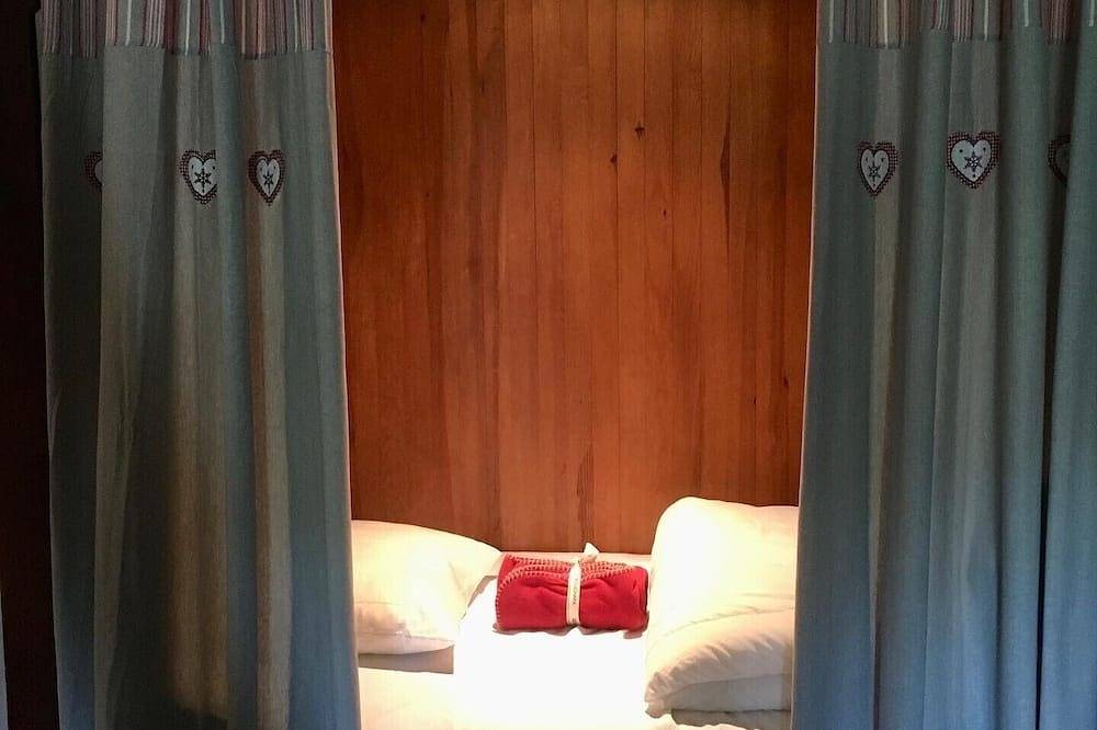 Authentic Auvergne house in the heart of Cezallier in Marcenat, Regionaler Naturpark Volcans d'Auvergne