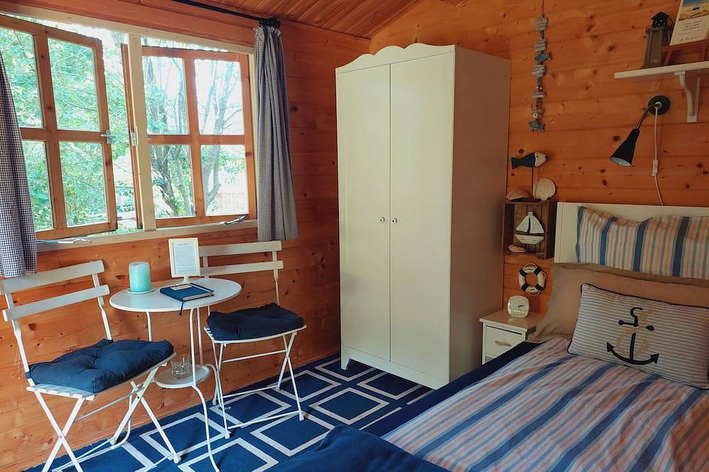 Small wooden hut on the Hilkenberg - beach house - for 1-2 people in the middle of nature in Bodenfelde, Weserbergland