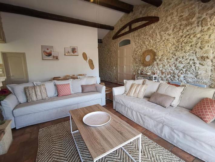 Gîte pour 6 personnes, avec Jacuzzi et Terrasse à La Barben