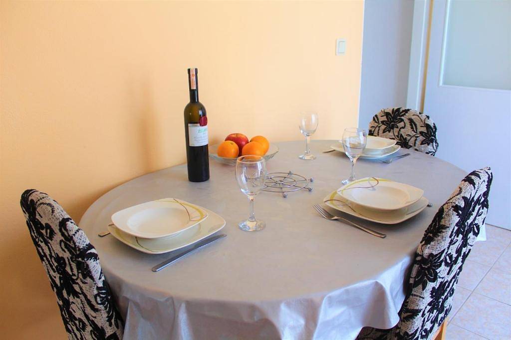 Ganze Wohnung, Ein modernes Apartment mit grosse Terrasse in Primosten, Šibenik-Knin