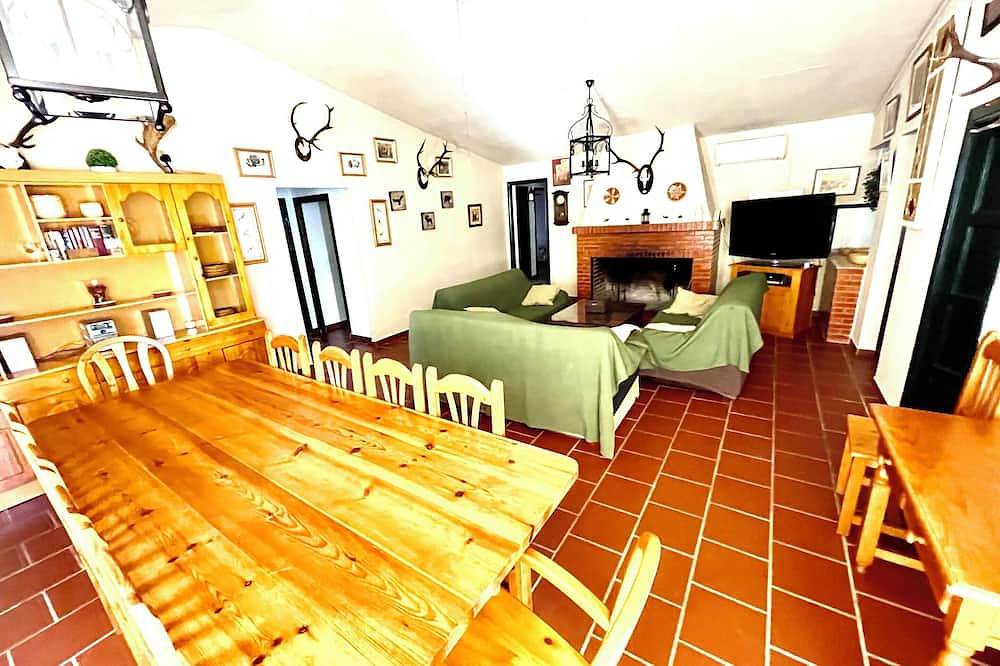 Homerez - Villa en Aroche con piscina. in Aroche, Sierra de Aracena