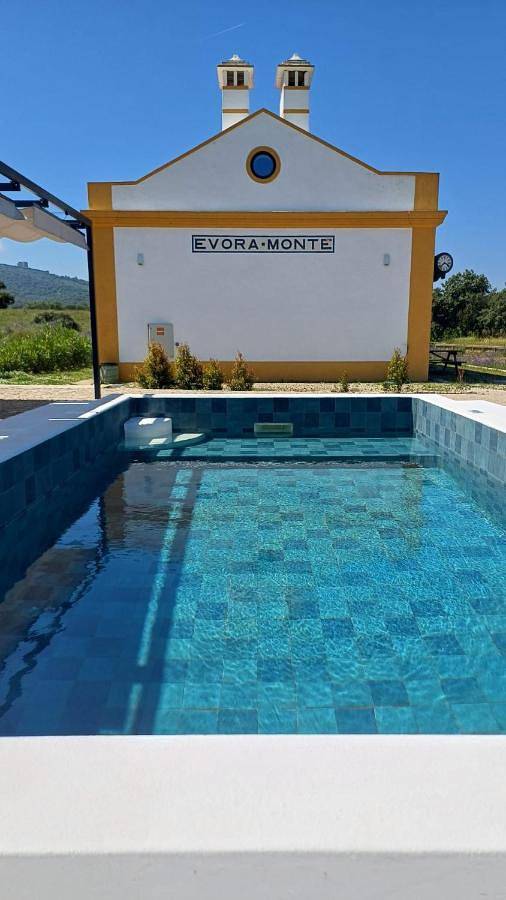 Apartamento para 4 personas, con vistas además de terraza y piscina, Se admiten mascotas en Estremoz