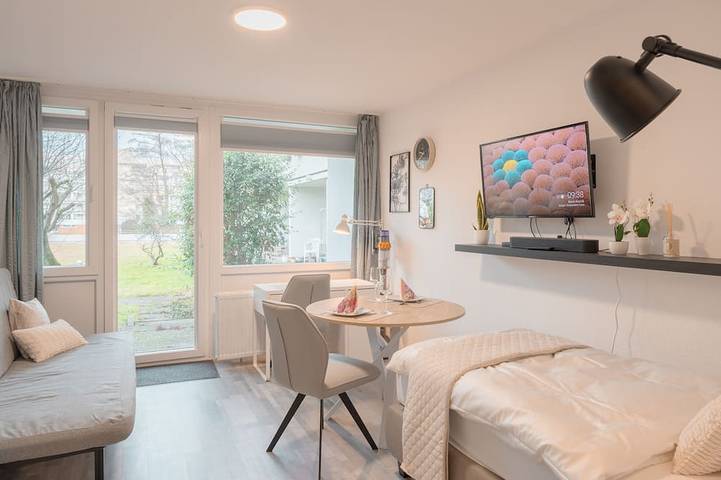 Ganze Wohnung, Zentral nah Mhh Terrasse Komfort - 1-Zimmer-Apartment Boxspringbett, Schlafsofa in Buchholz-Kleefeld, Hannover