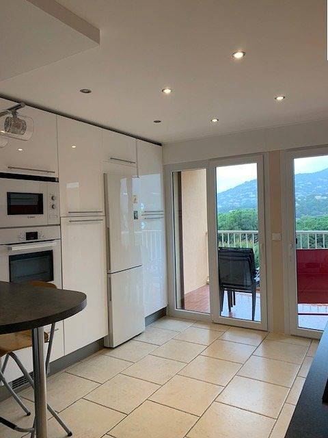 Appartement de vacances entier, Bel appartement climatisé vue mer in Cavalaire-sur-Mer, Côte méditerranéenne (France)