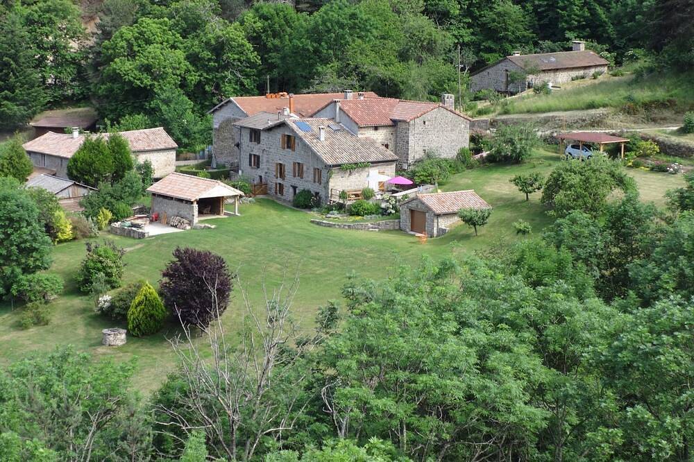 Pause nature et randonnée en Ardèche verte. in Désaignes, Parc naturel régional des Monts d'Ardèche