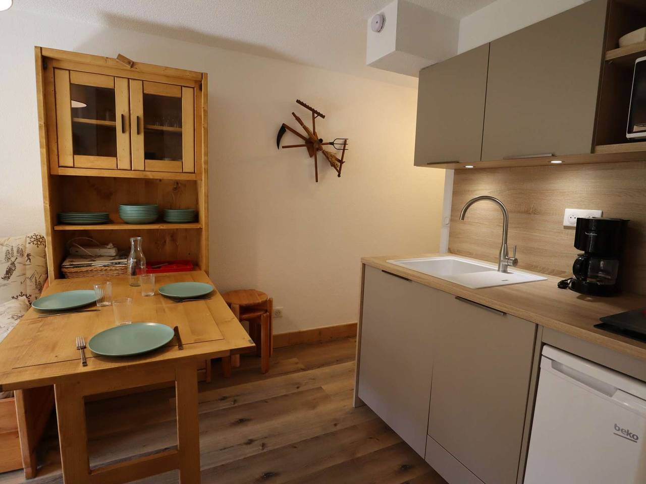 Apartamento entero, Apartamento renovado en 2022 para 3 personas en el centro del pueblo con piscina y vistas hermosas in Arêches, Beaufort (Rhône-Alpes)
