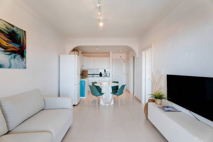 Geheel appartement, Appartement 'Balcón del mar - suite 353' met zonnig terras op het zuiden en frontaal zeezicht in Costa del Silencio, Arona
