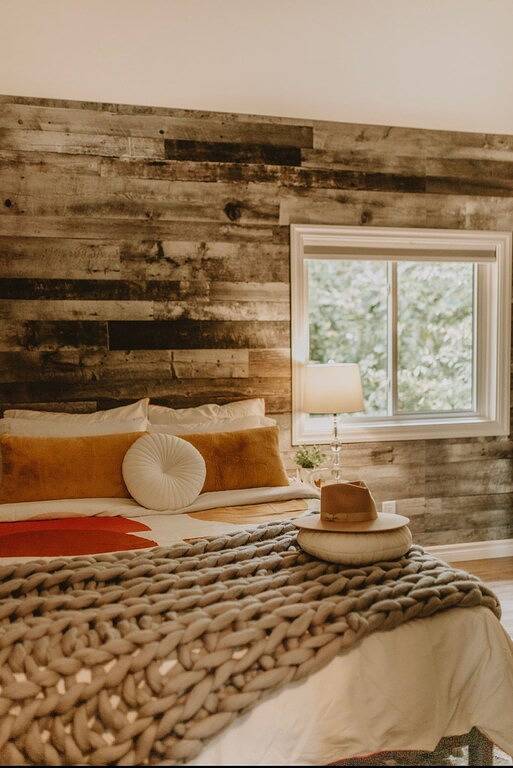 Luxury Waterfront Cottage with Hot Tub in Downtown Washago, Ontario in Huronsee (Kanada)