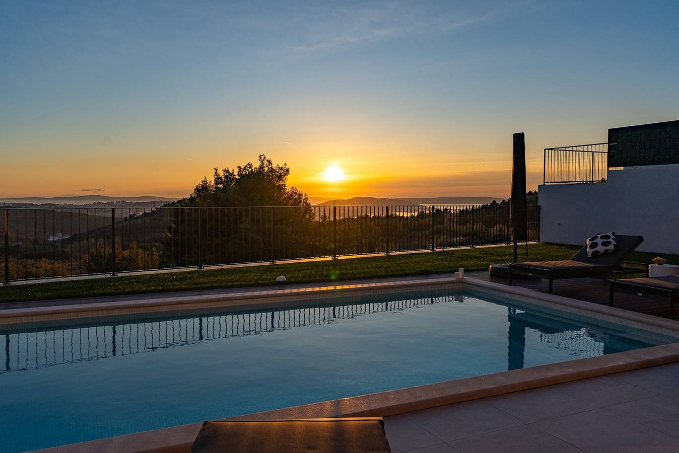 Neu! Villa Bella Ciao: Stilvolle 3-Schlafzimmer-Oase mit spektakulärem Blick auf Split und das Meer in Klis, Split-Dalmatien