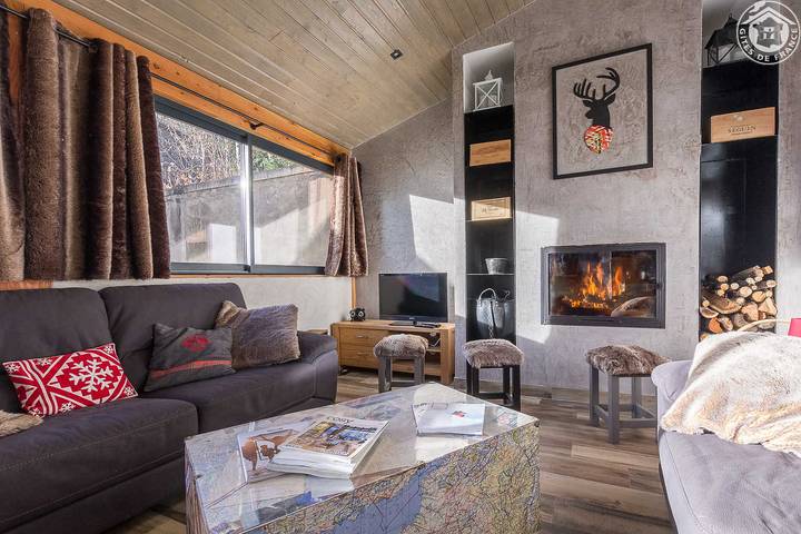 Gîte pour 13 personnes, avec Terrasse et Jacuzzi