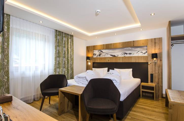 Ganze Ferienwohnung, Doppelzimmer mit Dusche, Wc in Ischgl, Verwall