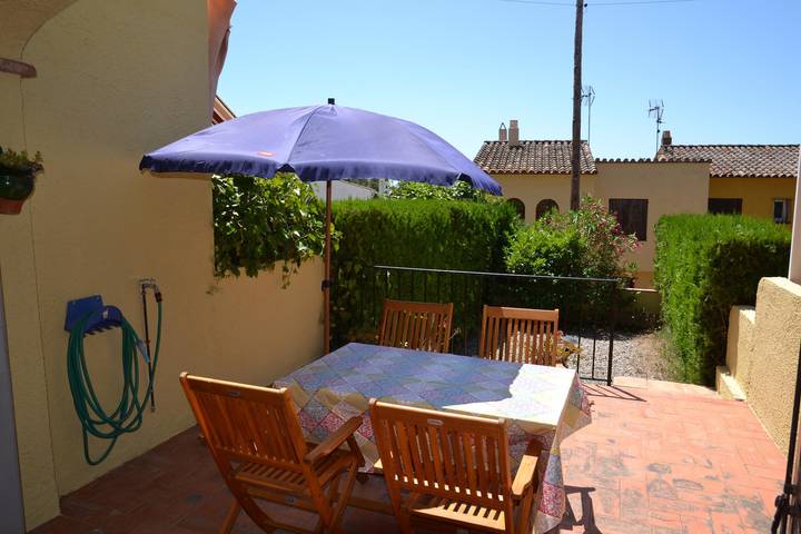 Casa rural con piscina para 4 personas, con piscina y terraza además de vistas y jardín, Se admiten mascotas en Provincia de Gerona - 2