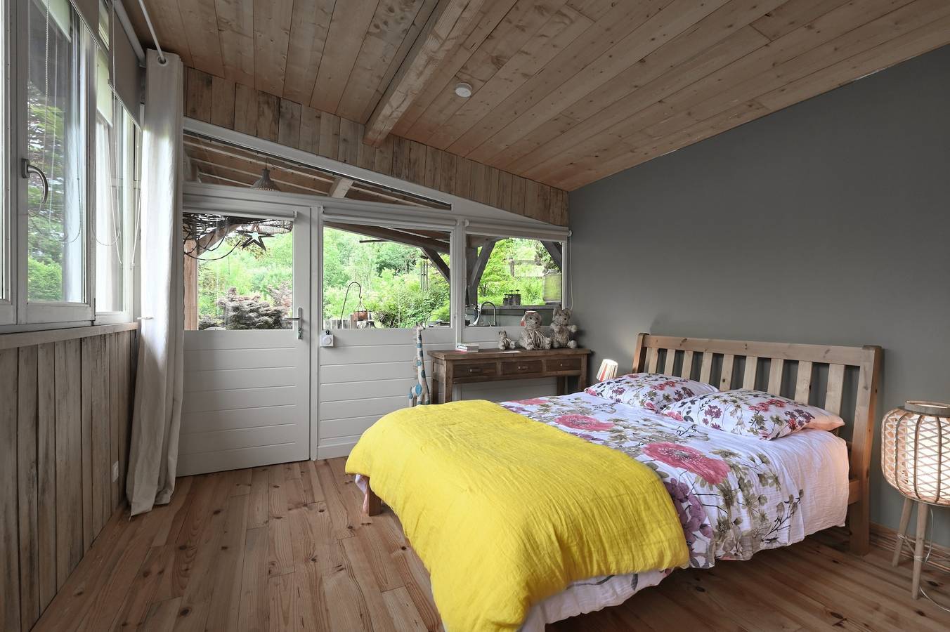 Cabane "Petit Bouddha" avec vue sur les montagnes, bassin et terrasse privée in Arrien-en-Bethmale, Parc naturel régional des Pyrénées ariégeoises