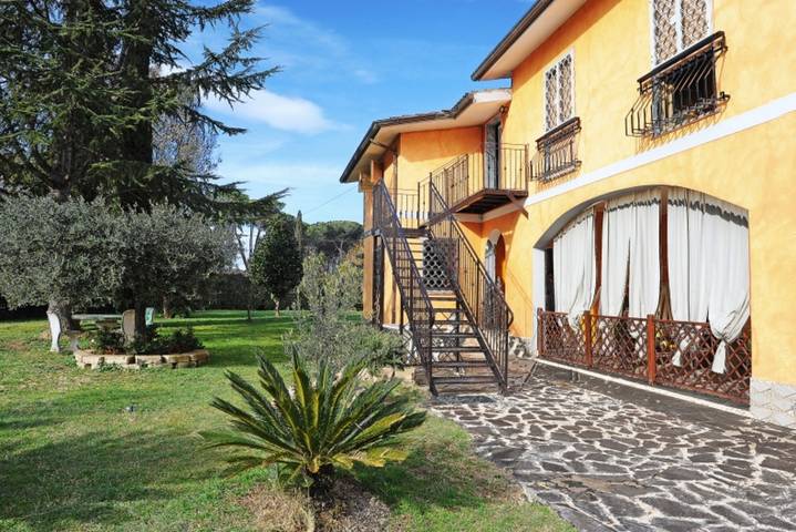 Room 'Love' with Shared Garden, Wi-Fi and Air Conditioning in Rome, Rome Province