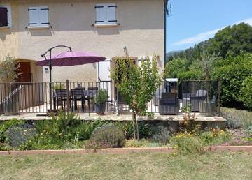 Gîte pour 6 personnes, avec jardin et terrasse à Génolhac