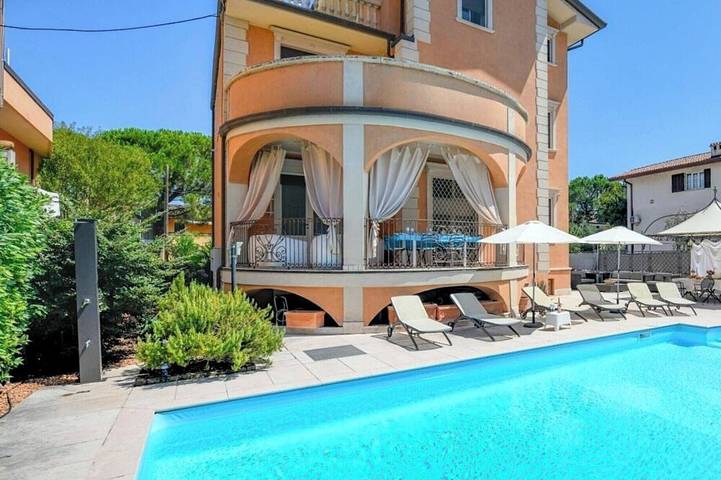 Villa für 8 Personen, mit Balkon und Garten in Desenzano del Garda