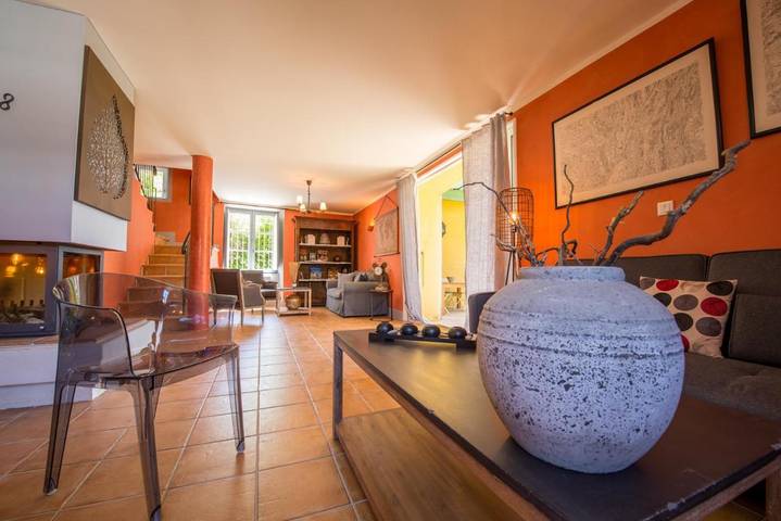Location de vacances pour 2 personnes, avec Terrasse et Jardin ainsi que Piscine et Vue à Colonzelle - 3