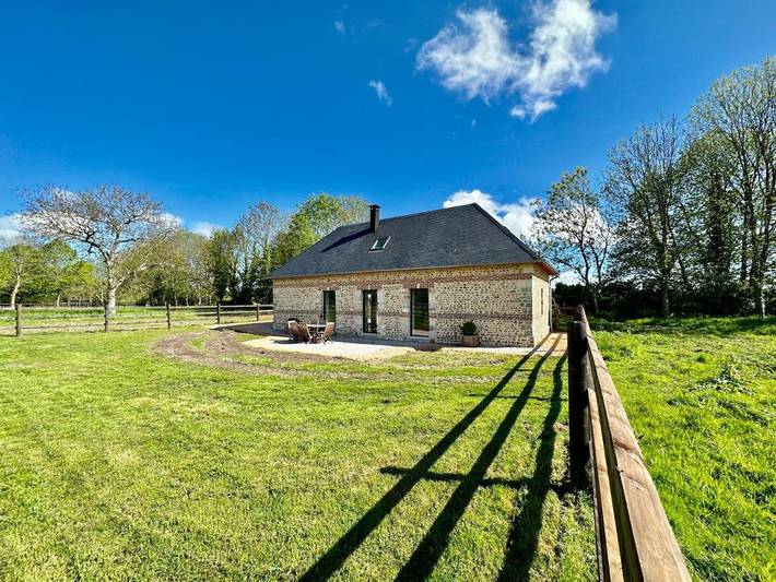 Location de vacances pour 6 personnes, avec Terrasse ainsi que Jardin et Vue à Saint-Pierre-du-Val