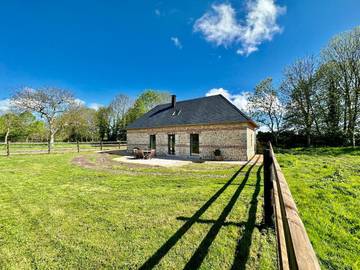 Location de vacances pour 6 personnes, avec vue ainsi que terrasse et jardin à Saint-Pierre-du-Val