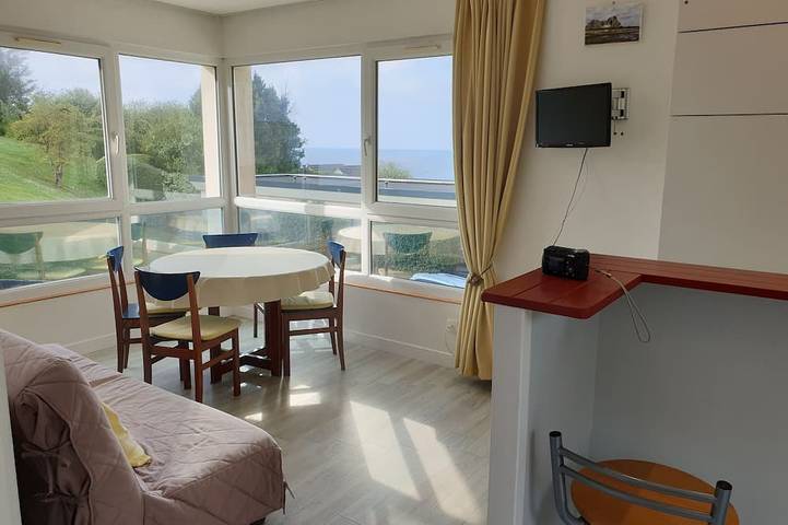 Appartement entier, Appartement vue mer in Trévou-Tréguignec, Côte de Granit Rose