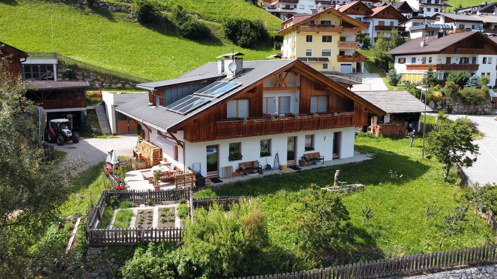 Ferienhaus 'Xxl-Appartement Moarhof' mit Bergblick, privater Terrasse und Wlan in Ahornach, Sand in Taufers
