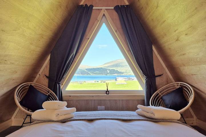 Log cabin for 2 people, with balcony on the Isle of Mull