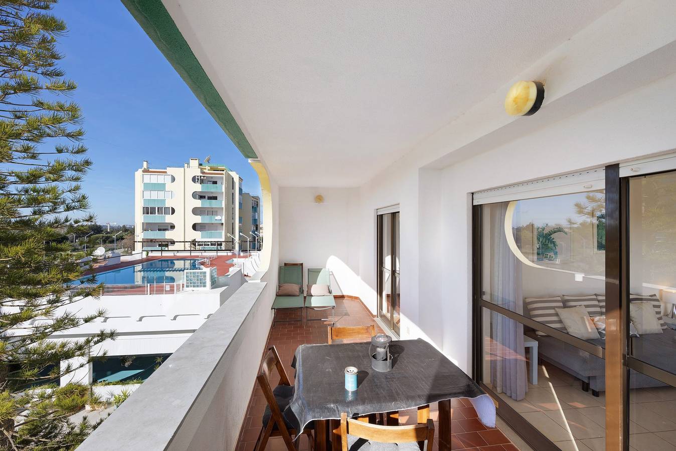 Apartamento inteiro, Apartamento de férias 'Casa Amendoeiras' com piscina partilhada, jardim partilhado e Wi-Fi in Vilamoura, Quarteira