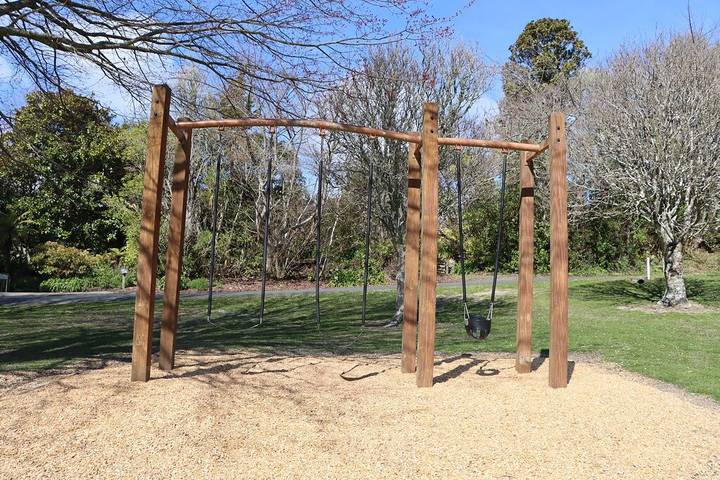 Holiday home for 8 people, with garden, with pets in Lake Tarawera
