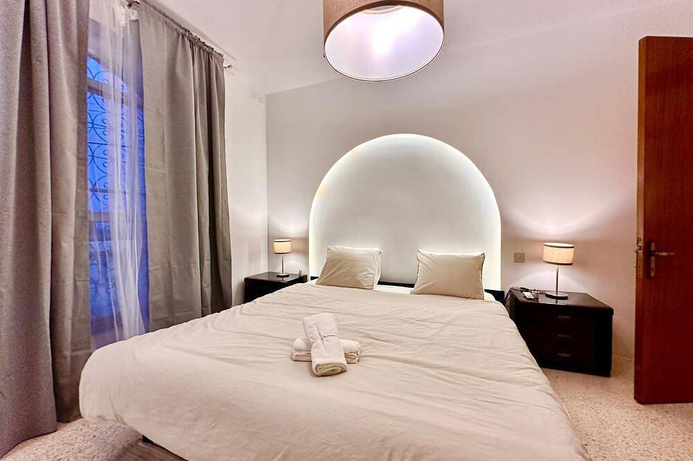 Poolside Paradise Sea View Villa in Swieqi, Ilha de Malta