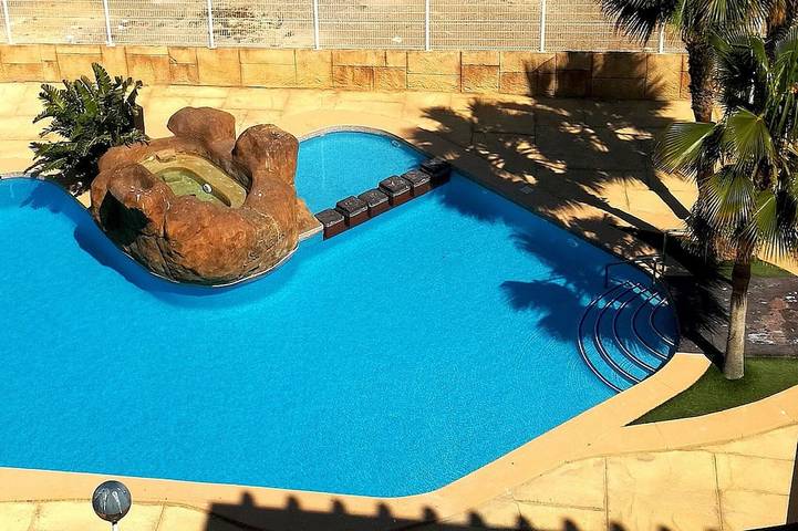 Apartamento de vacaciones para 5 personas, con piscina además de jacuzzi y balcón - 1